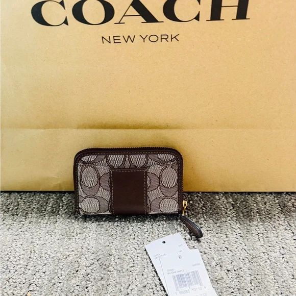 Coach Essential Zip Card Holder - Picture 2 of 3